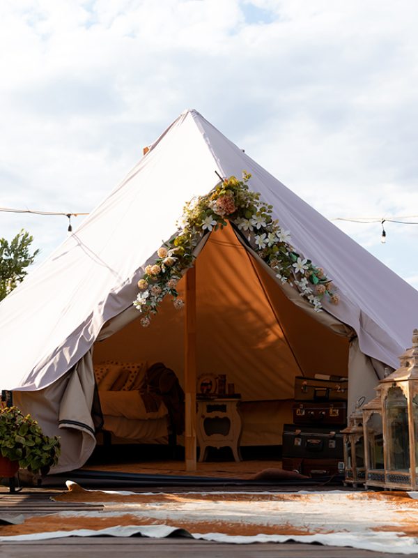 decorated-tent-glamping-decorated-for-outdoor-wedd-M5P8VV7a.jpg